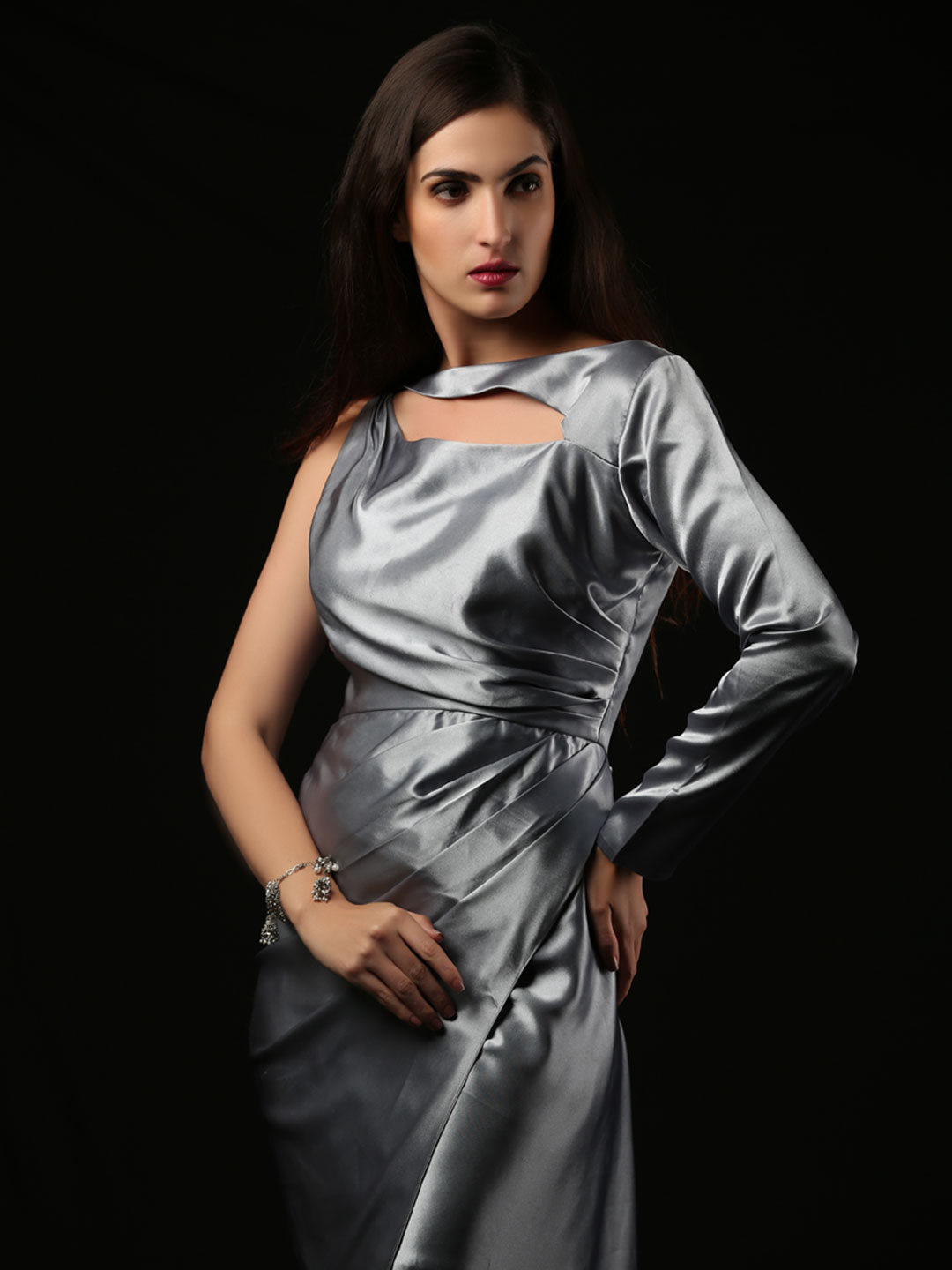 SIMMER SATIN SIDE PLEATED ONE SLEEVE STRAIGHT SLIT DRESS